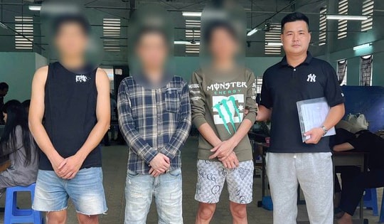 Công an TPHCM bắt giữ 1 đối tượng bị truy nã khi tiếp nhận 4 công dân từ Camphuchia