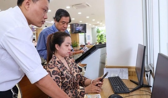 Công chức xin thôi việc theo nguyện vọng được hưởng chế độ gì?