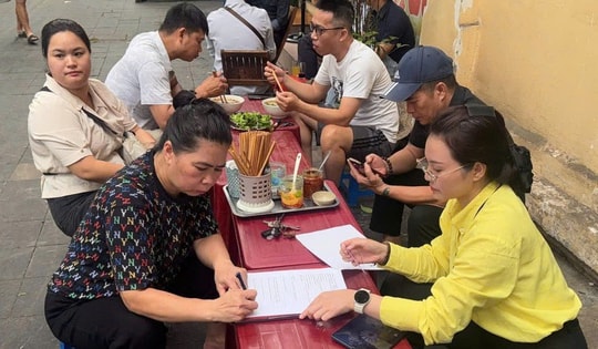 Nhiều hàng quán ở phường Hoàn Kiếm bị xử phạt do vi phạm vệ sinh, an toàn thực phẩm