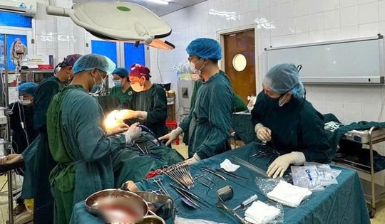 Sau bữa sáng, người đàn ông bất ngờ sốc mất máu vì căn bệnh cực hiếm