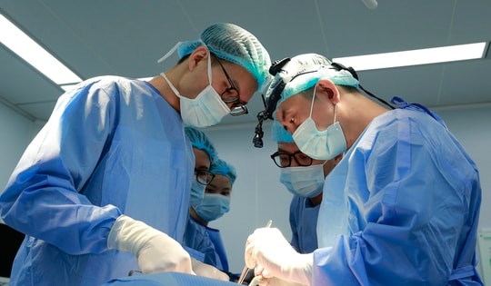 Bị cắn đứt rời môi sau mâu thuẫn gia đình, người đàn ông phải nhập viện tạo hình