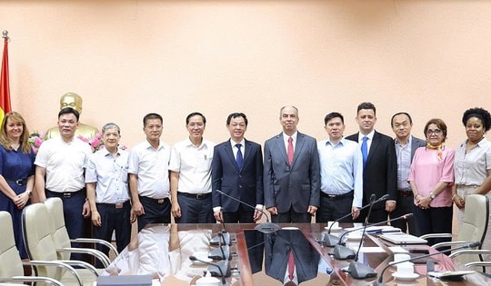 Thứ trưởng Nguyễn Tri Thức tiếp, làm việc với Đại sứ Đặc mệnh toàn quyền nước Cộng hòa Cuba tại Việt Nam