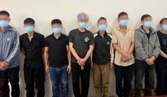 Bắt quả tang 8 người đang đánh 'liêng' ở nơi tổ chức hiếu lễ
