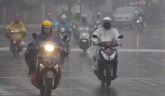 Cảnh báo những khu vực có mưa dông mạnh nhất chiều nay do không khí lạnh tràn về