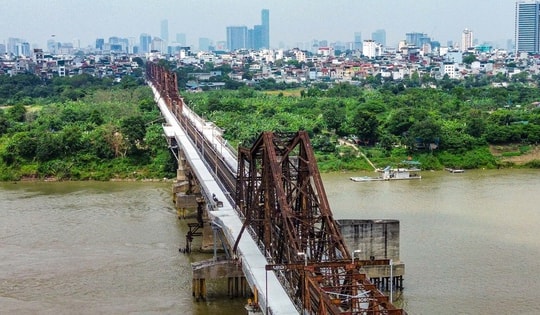 Sau hơn 30 ngày thi công, diện mạo cầu Long Biên hiện ra sao?