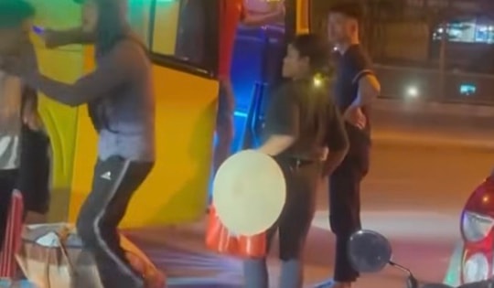 Công an Hà Nội xác minh vụ lái xe ôm rút vật nhọn đe dọa khách lấy tiền
