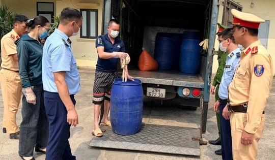 Phạt đối tượng chở hơn 1 tấn lòng lợn đang phân hủy đi tiêu thụ