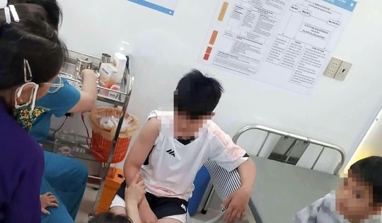 Chó nghi lên cơn dại cắn 6 người liên tiếp, một nạn nhân lộ xương