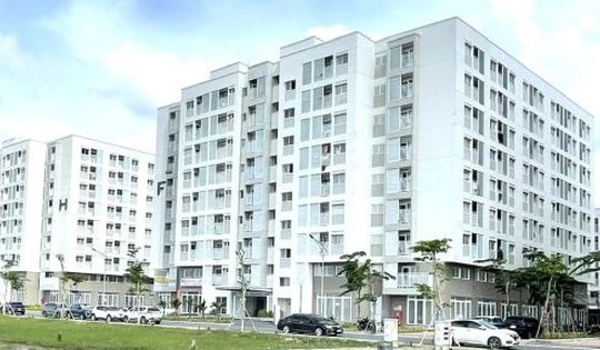 Có nhà tái định cư cách nơi làm việc 35 km, viên chức có được mua nhà ở xã hội?