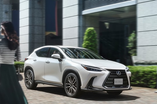 Lexus giảm giá hàng trăm triệu đồng cho xe động cơ hybrid tại Việt Nam