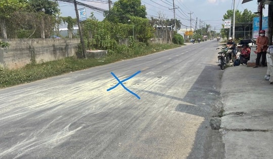 Người đàn ông 69 tuổi đem can xăng ra đường châm lửa tự thiêu