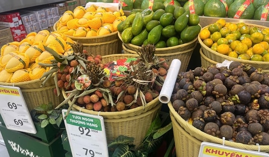 Vải, mận, măng cụt... đắt khách nhờ tâm lý 'ăn theo mùa'