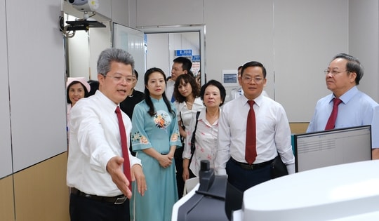Mở rộng tiếp cận phẫu thuật khúc xạ công nghệ cao cho người dân