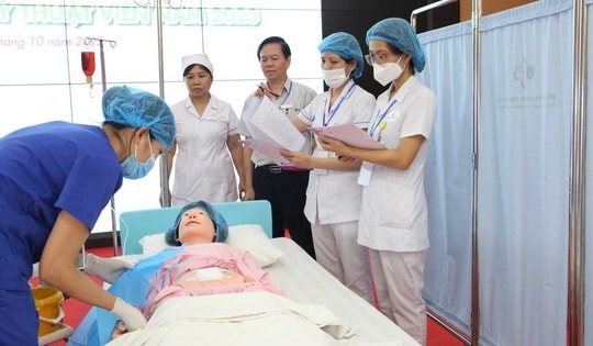 Nữ điều dưỡng Sản Nhi: 'Sau mỗi mũi tiêm, ca trực là trách nhiệm với tính mạng con người'