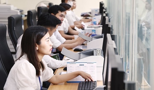 Đề xuất phụ cấp tới 300% lương để hút nhân tài vào khu vực công