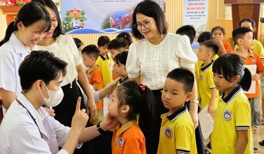 Bệnh viện Nhi Hải Phòng khám sức khỏe miễn phí cho hơn 1000 học sinh tiểu học