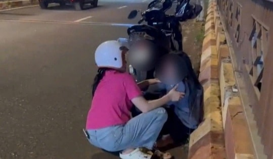 Nữ thiếu tá công an nhanh trí cứu người phụ nữ định nhảy cầu ở Lâm Đồng