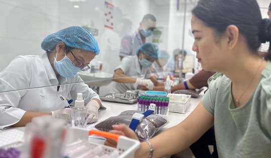 Người từ 18 tuổi trở lên khi khám sức khỏe định kỳ được làm những gì?