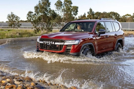 Toyota Land Cruiser mạnh nhất lịch sử có giá tiệm cận Lexus LX 700h