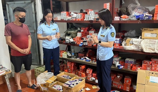 Bất ngờ phát hiện gần 2.000 sản phẩm giả mạo nhãn hiệu trong 3 kho hàng vùng biên