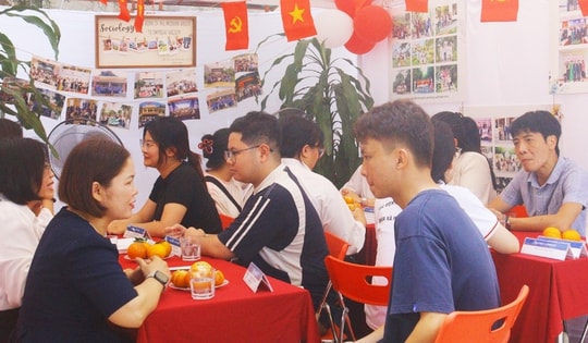 Hàng nghìn sinh viên hào hứng tìm kiếm cơ hội nghề nghiệp tại AJC Job Fair 2026