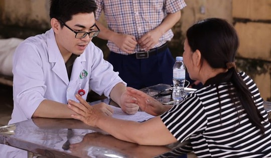 Khởi động 2 hành trình lớn 'Tôi yêu Tổ quốc tôi' và 'Thầy thuốc trẻ làm theo lời Bác'