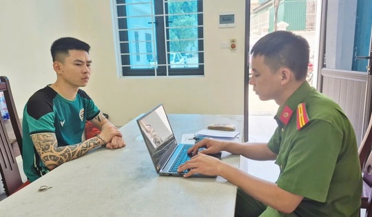Giả vờ mua trứng gà rồi giật dây chuyền vàng