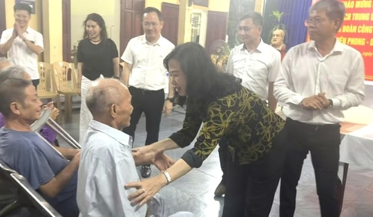 Bộ trưởng Đào Hồng Lan: Sẽ bảo đảm chế độ tốt hơn cho cán bộ y tế điều trị bệnh phong