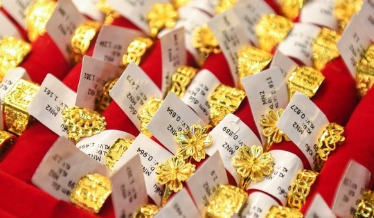 Chốt giá vàng hôm nay ngày 17/5 giảm cực mạnh, người mua lỗ đậm