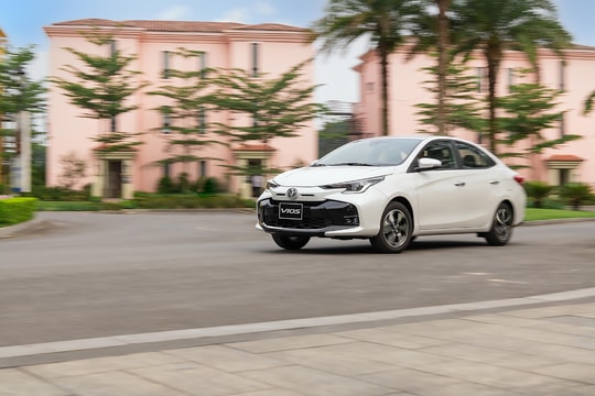 Toyota Vios tiếp tục 'thống trị' phân khúc xe gầm thấp trong tháng 4
