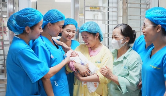 Hành trình 86 ngày nuôi sống bé sơ sinh non tháng của y bác sĩ ở Quảng Ninh