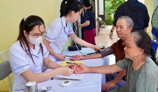 Quảng Ninh: Khám sàng lọc, cấp phát thuốc miễn phí cho hàng nghìn người dân