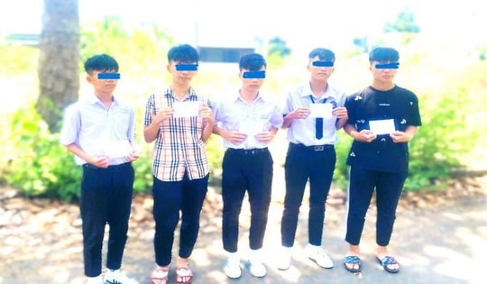 Khởi tố nhóm thiếu niên mang dao đi cướp tài sản