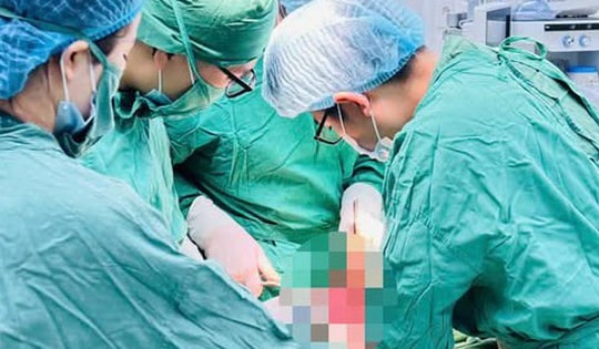 Nổ bình ga mini, người đàn ông suýt mất mạng 
