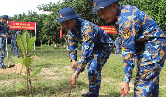 Lữ đoàn 146 tổ chức ‘Tết trồng cây đời đời nhớ ơn Bác Hồ’