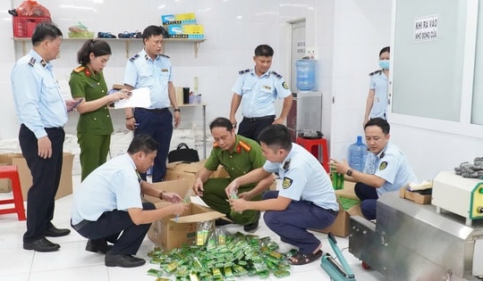Phá đường dây sản xuất, buôn bán dầu gió giả nhãn hiệu ‘EAGLE BRAND’ quy mô lớn