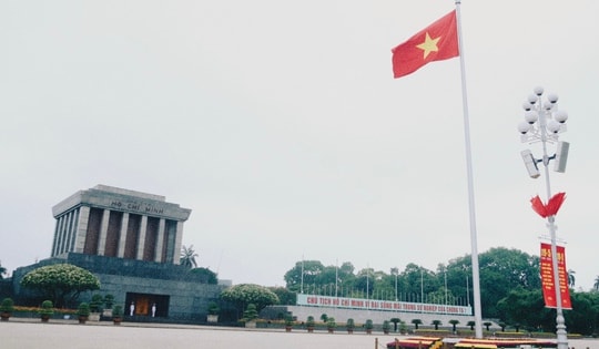 Cận cảnh lễ thượng cờ tại Lăng Bác những ngày tháng 5 lịch sử