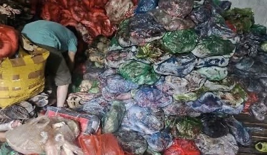 Phát hiện hơn 1 tấn thực phẩm không nguồn gốc chuẩn bị đưa ra thị trường
