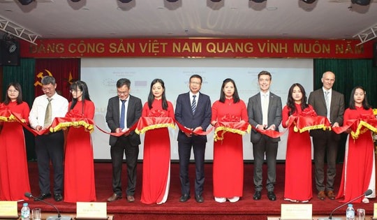 Khánh thành mạng quan trắc cảnh báo sớm bức xạ trực tuyến