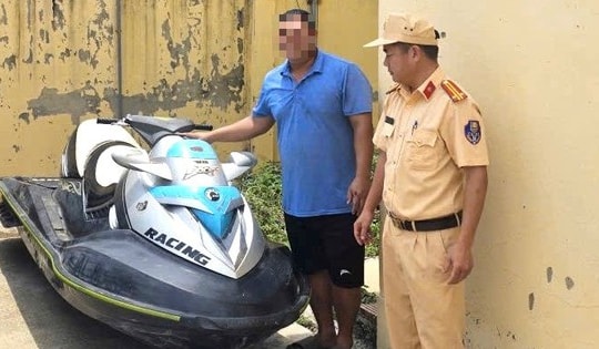 Xử phạt hàng loạt phương tiện mô tô nước vi phạm