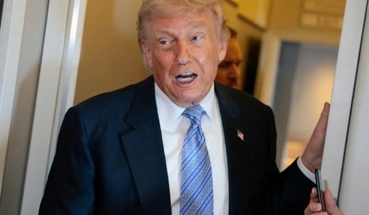 Ông Trump hoãn cuộc tấn công 'rất lớn' vào Iran trong 2-3 ngày