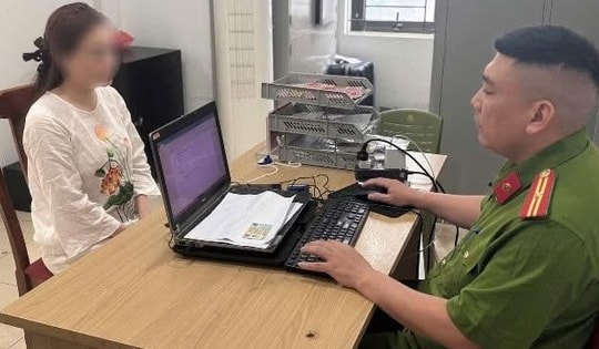 Công an lập hồ sơ xử lý người phụ nữ liên tục chửi, tát tài xế ô tô giữa đường