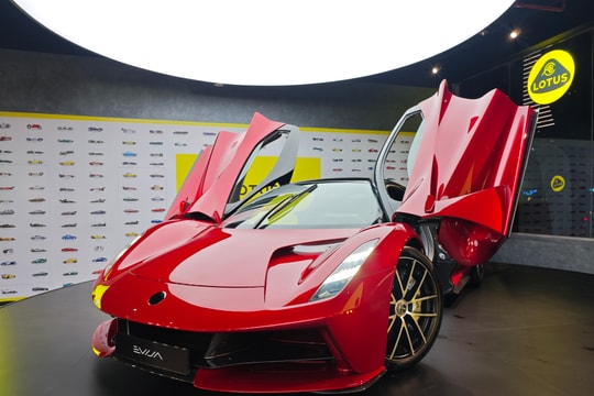 Cận cảnh siêu xe điện Lotus Evija giá hơn 100 tỷ đồng tại Việt Nam