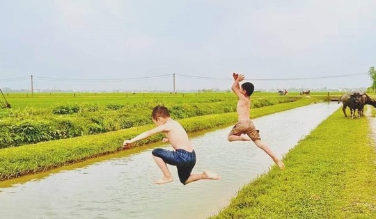 Vì sao nhiều trẻ biết bơi vẫn gặp tai nạn đuối nước thương tâm?