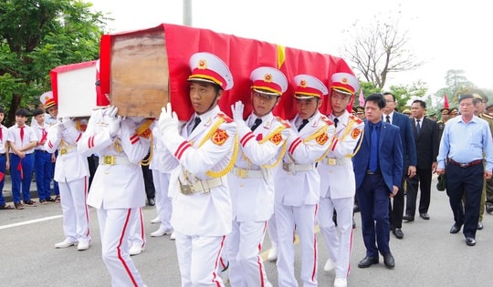 Đất mẹ đón 28 hài cốt liệt sĩ hy sinh tại chiến trường Lào trở về
