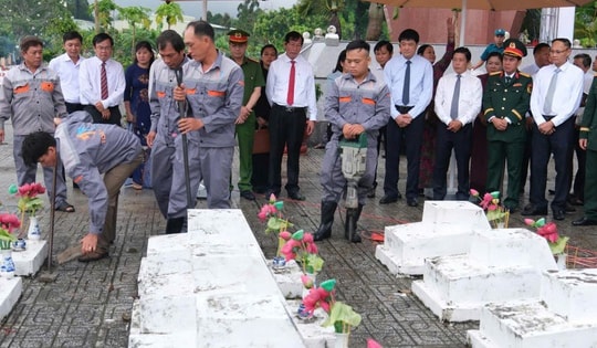 Lấy mẫu sinh phẩm hài cốt liệt sĩ chưa xác định được thông tin để trả lại tên cho các anh hùng