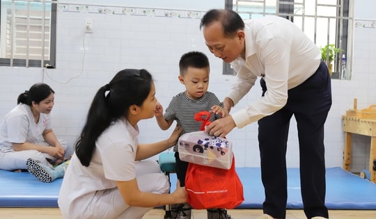 TPHCM: Nhiều đơn vị cam kết hỗ trợ thiết thực cho Trung tâm chăm sóc trẻ khuyết tật