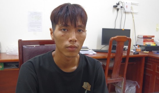Khống chế chủ cửa hàng đang mang thai, cướp 40 iPhone rồi bỏ trốn