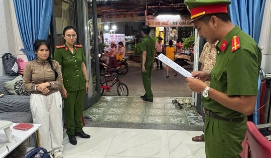 Bắt mẹ kế trong vụ con trai sát hại bố ở Đà Nẵng