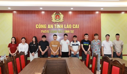 Bắt 11 đối tượng lừa đảo bằng trò 'đổ thạch' online